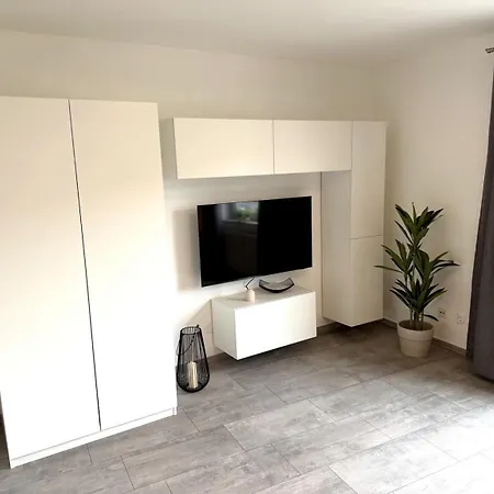 Studio-apartment In Zentraler Lage Naehe Uni *