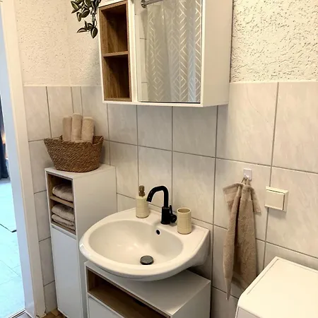 Studio-apartment In Zentraler Lage Naehe Uni Kassel